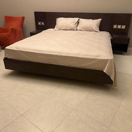 Provis Apartment Шарджа Екстериор снимка