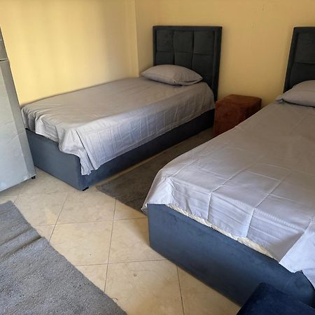 Provis Apartment Шарджа Екстериор снимка