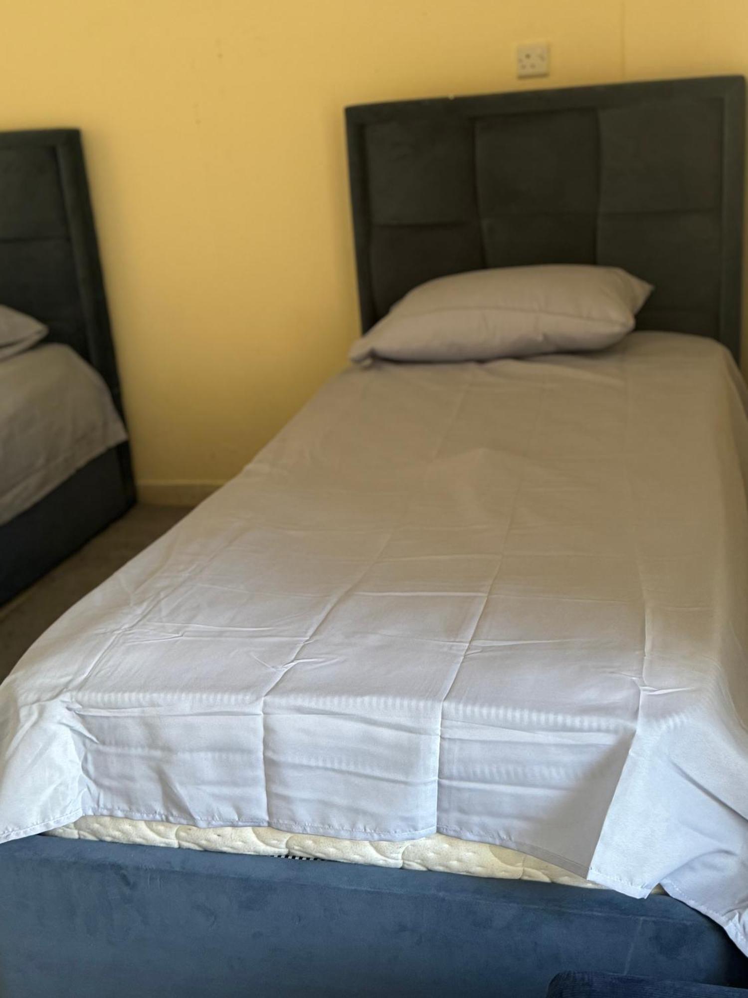 Provis Apartment Шарджа Екстериор снимка